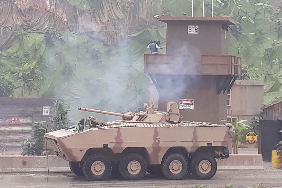 Bên cạnh đó vỏ giáp của nó cũng được gia cường đáng kể và kích thước lớn hơn Arma nguyên bản, khiến tổng trọng lượng tăng từ 24 tấn lên tới 28 tấn, xe có chiều dài 8 m; chiều rộng 3,25 m và chiều cao 2,3 m. Nguồn ảnh: Army Recognition.