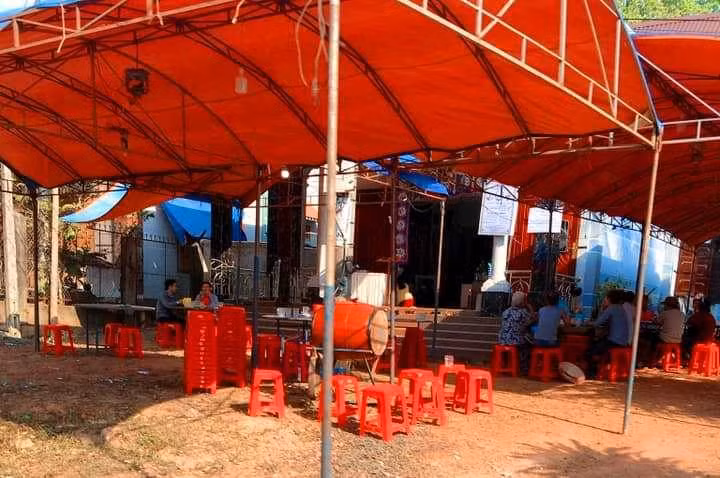 Vu vo thieu song chong: Hang xom tiet lo thong tin trai chieu