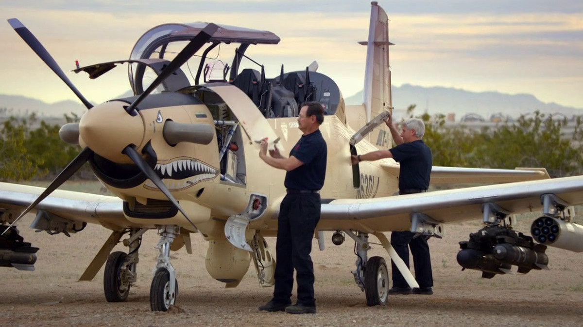 T-6 Texan II được Không quân Mỹ đưa vào trang bị từ đầu những năm 2000 và hiện đang có mặt trong biên chế hơn 10 quốc gia khác. Máy bay được thiết kế và chế tạo bởi hãng Hawker Beechcraft và sau đó Textron Aviation đã giành quyền sản xuất. Nguồn ảnh: vimeo.com.