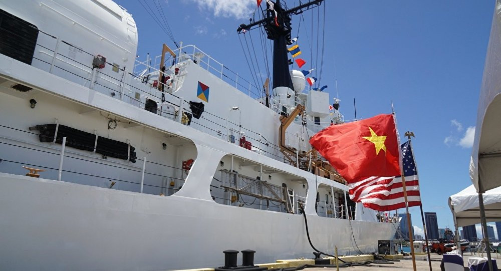 Như vậy, với tiết lộ của Đô đốc Philip S. Davidson thì Việt Nam đã đặt mua từ Mỹ các máy bay không người lái Scan Eagle, máy bay huấn luyện T-6 và tàu tuần duyên mới. Trong đó tàu tuần duyên được nhắc đến rất có thể là một tàu tuần duyên Hamilton, tương tự như tàu CSB 8020 được trang bị cho Cảnh sát Biển Việt Nam vào cuối năm 2017. Nguồn ảnh: Sputnik.