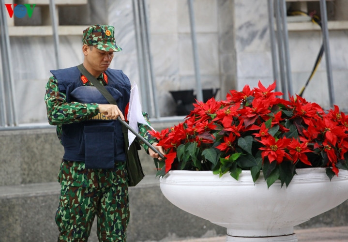 Một số hình ảnh các chiến sĩ công binh rà soát bom mìn để chuẩn bị cho Thượng đỉnh Mỹ - Triều.
