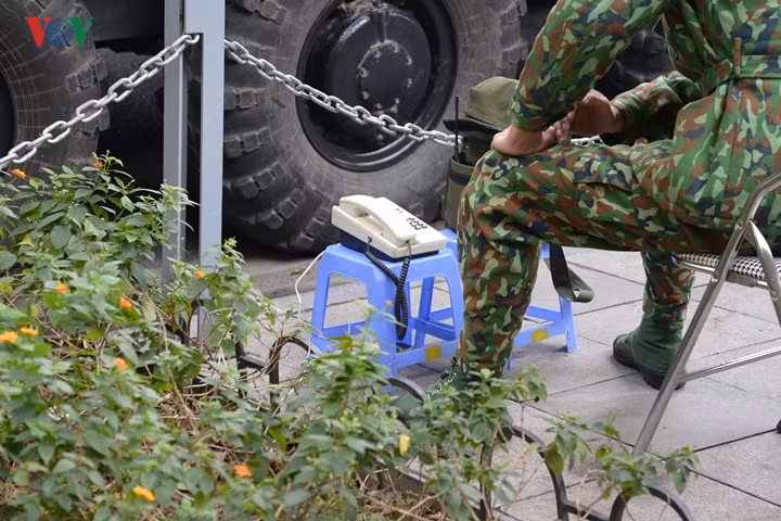 Hệ thống liên lạc bên ngoài để sẵn sàng nhận lệnh và báo cáo tình hình.