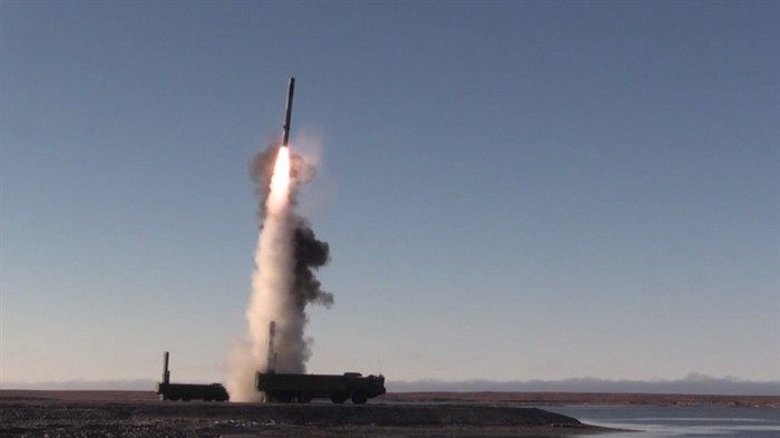 Tuyên bố trên được ông Andrei Krasnov đưa ra trong cuộc phỏng vấn với RT để phản ứng với tuyên bố trước đó của quan chức cấp cao của Ba Lan là ông Maximilian Dura nói rằng sự xuất hiện của tên lửa NSM ở Ba Lan đã "chôn vùi" mong muốn của Nga nhằm chốt chặn các tuyến vận tải đường biển ở biển Baltic. Việc vũ trang sẽ "cho phép ngăn chặn sự di chuyển của các tàu dân sự" trên đường đến Nga.