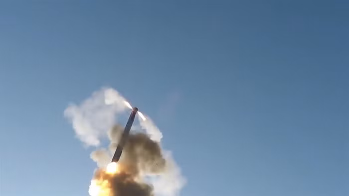 Đáp trả tuyên bố của quan chức Ba Lan, ông Andrei Krasnov tuyên bố: "Làm thế nào tên lửa có thể ngăn chặn việc di chuyển của tàu biển?". Ông nhấn mạnh rằng chính những người không có gì để phô trương, lại là những người thích khoác lác về một cuộc tấn công vào Nga. "Thật ngu ngốc khi thứ vũ khí này (NSM), thứ mà họ trang bị cho hải quân của mình lại được nhằm để chống lại các tàu dân sự", ông Krasnov nói.