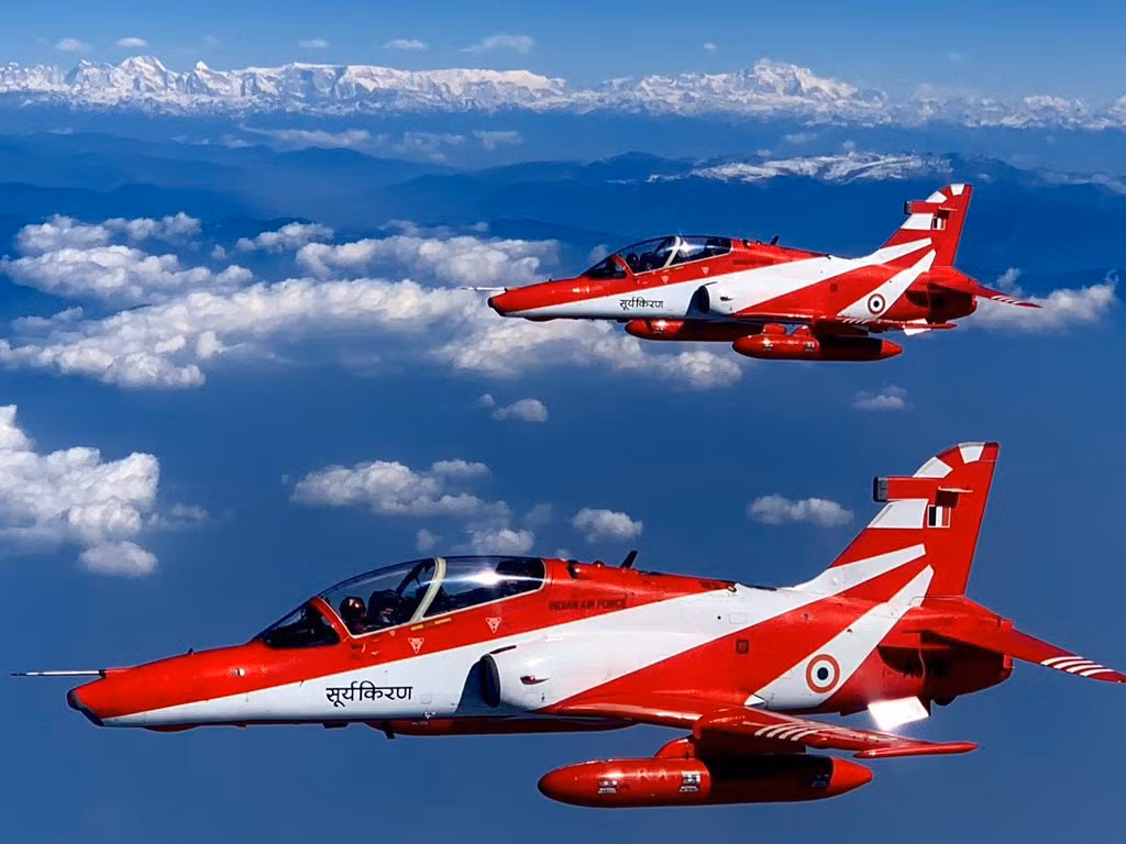 Nhao lon tren khong, hai may bay An Do dam vao nhau