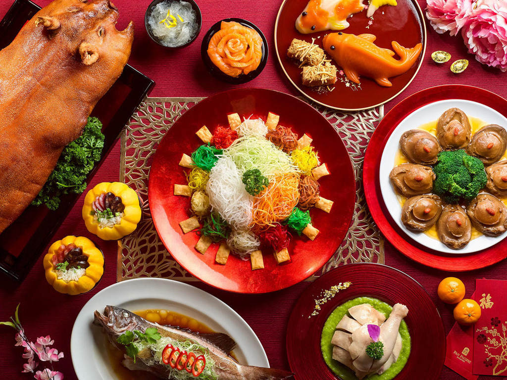 Vào thời khắc giao thừa, các thành viên trong gia đình sẽ cùng sum họp và ăn bữa cơm để chào đón năm mới. Đối với người Trung Quốc, bữa cơm giao thừa rất quan trọng bởi nó thể hiện được sự hạnh phúc của mỗi gia đình. Ảnh: tway-air.vn.