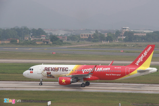 May bay di Vinh ha canh khan cap o Da Nang mung 2 Tet