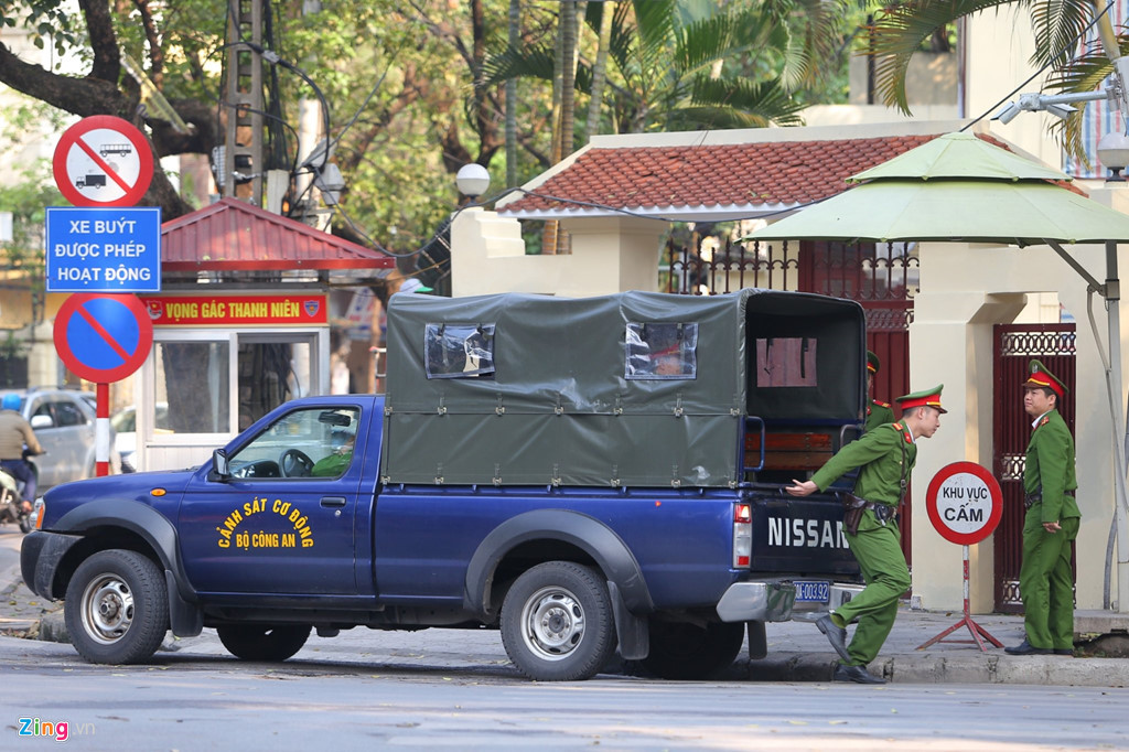 Trước đó, Công an Hà Nội tổ chức hội nghị triển khai kế hoạch đảm bảo an ninh, trật tự, bảo vệ an toàn hội nghị thượng đỉnh Mỹ - Triều. Thành phố tăng cường 96 tổ công tác tuần tra, kiểm soát ban đêm và duy trì Mệnh lệnh 01, 02 kết hợp tấn công, trấn áp mạnh tội phạm.