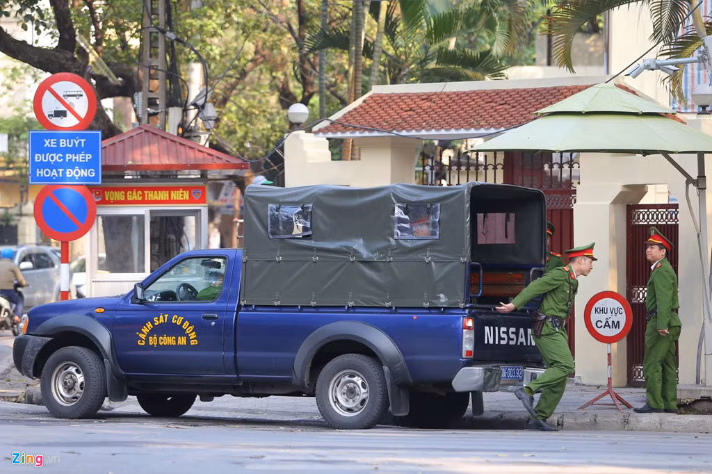 Trước đó, Công an Hà Nội tổ chức hội nghị triển khai kế hoạch đảm bảo an ninh, trật tự, bảo vệ an toàn hội nghị thượng đỉnh Mỹ - Triều. Thành phố tăng cường 96 tổ công tác tuần tra, kiểm soát ban đêm và duy trì Mệnh lệnh 01, 02 kết hợp tấn công, trấn áp mạnh tội phạm.