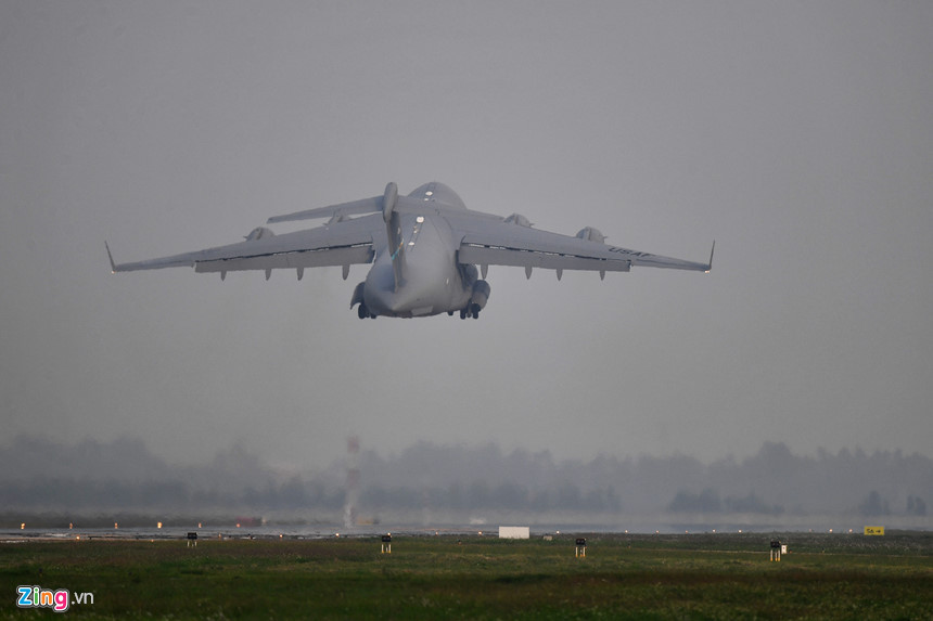 Máy bay cất cánh rời sân bay Nội Bài vào khoảng 16h20.