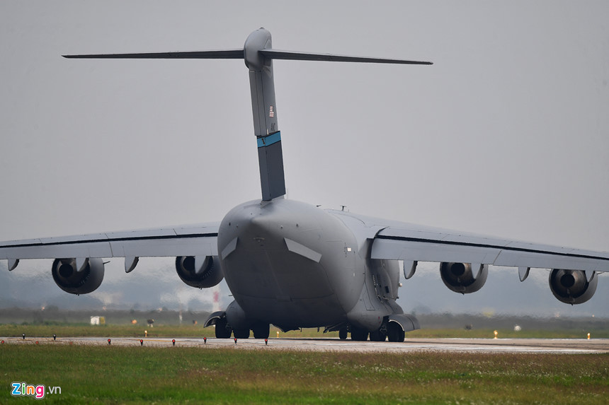 C-17 được tập đoàn McDonnell Douglas, nay thuộc Boeing, chế tạo và bàn giao cho Không quân Mỹ vào đầu những năm 1990, C-17 nhanh chóng trở thành cầu hàng không chiến lược của Không quân Mỹ.