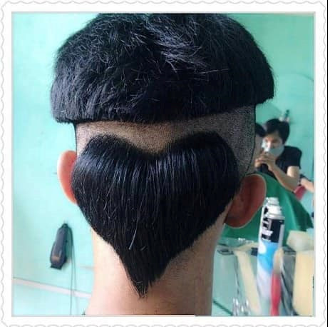 Tuần sau mới là Valentine cơ mà, chơi kiểu tóc này hơi sớm thì phải.