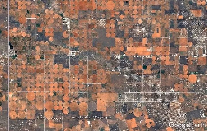 Bat ngo voi nhung buc anh thu vi tim duoc tren Google Earth (2)