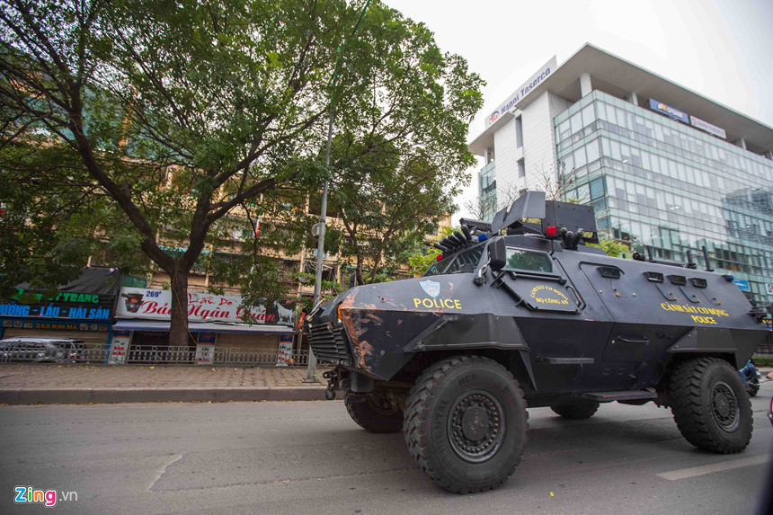 Xe bọc thép S5 được chế tạo cho nhiệm vụ đảm bảo an ninh nội bộ, trinh sát, kiểm soát và chống bạo loạn, hộ tống đoàn xe chở nhân vật VIP và làm khung gầm cho một số hệ thống vũ khí. Ảnh: Thanh Tuấn.