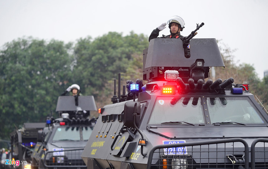 S5 trong biên chế của cảnh sát cơ động Việt Nam được lắp đại liên 12,7 mm đem lại khả năng chi viện hỏa lực mạnh. Xe có thể chở theo 12 binh sĩ với đầy đủ trang bị. Một camera được gắn phía trên nóc xe để tăng cường khả năng quan sát. Ảnh: Lê Hiếu.