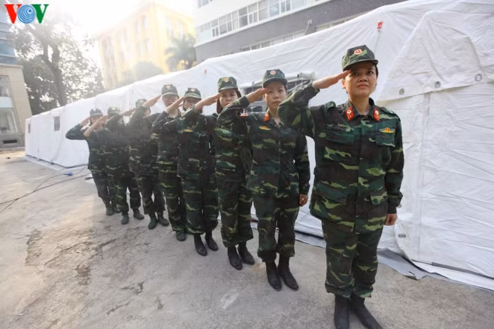 Hiện tại, quân số của Bệnh viện gồm 84 quân nhân, bao gồm cả lực lượng dự bị, trong đó có 12 nữ quân nhân, chủ yếu được điều động từ Học viện Quân y, Tổng cục Hậu cần và của Quân khu 2, gồm nhân viên y tế, lực lượng hậu cần, kỹ thuật đảm bảo triển khai một bệnh viện theo đúng chuẩn của Liên Hợp Quốc.