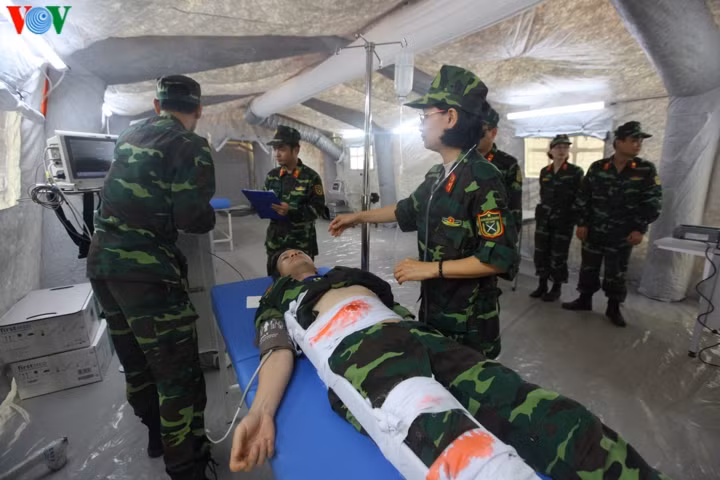 Một đợt tập huấn về cấp cứu, trong đó nạn nhân được giả định là bị thương từ vụ nổ.