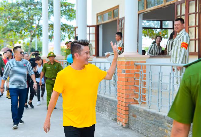 Mr. Dam, Truong Giang vao trai giam lam dieu dac biet ngay Tet