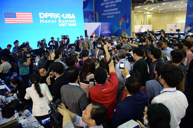 Truc tiep: Lenh cam van 