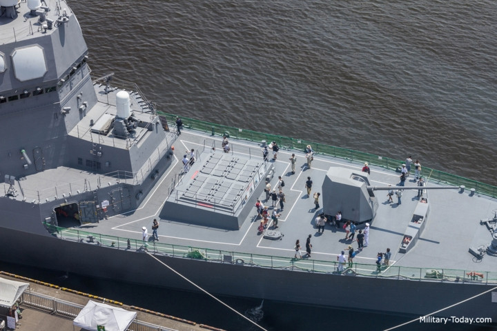 Điểm đặc biệt thu hút sự quan tâm của những khu trục hạm lớp Akizuki thế hệ thứ ba này là việc, chúng được lắp đặt hệ thống chiến đấu kỹ thuật tiên tiến do Nhật Bản tự sản xuất. Điều này đánh dấu sự nhảy vọt về trình độ chế tạo hệ thống vũ khí trang bị cho tàu chiến Nhật Bản. Ảnh: Military-Today.