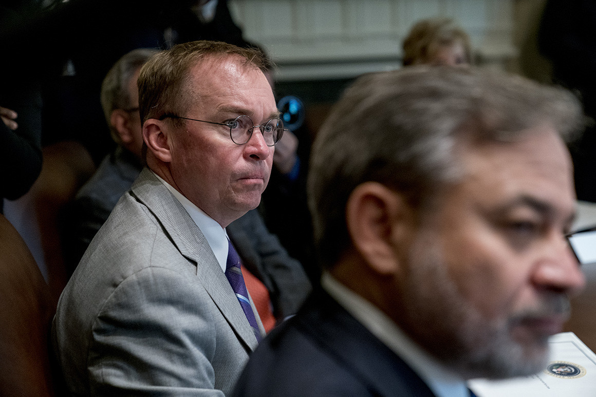 Trong khi đó Chánh văn phòng Nhà Trắng Mick Mulvaney chỉ mới được Tổng thống Trump bổ nhiệm vào tháng 12 năm ngoái, thay cho người tiền nhiệm John Kelly. Ông Mulvaney còn là người thứ 3 đảm nhiệm “cái ghế” Chánh văn phòng Nhà Trắng một trong những vai trò quan trọng nhất trong chính quyền trong vòng 2 năm đầu nhiệm sở của ông Trump. Ảnh: Politico