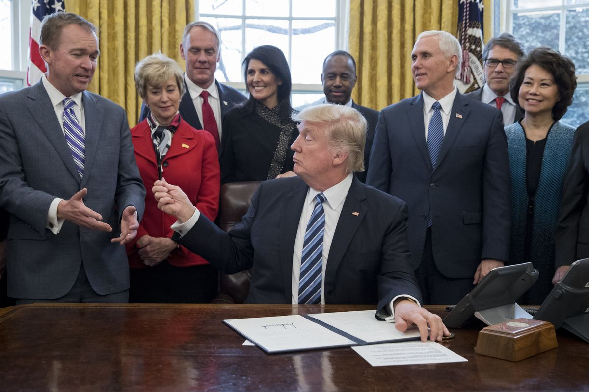 Được biết ông Mick Mulvaney từng là hạ nghị sĩ đại diện cho bang South Carolina, cũng như từng nắm giữ nhiều vị trí trong chính quyền Tổng thống Trump và có quan điểm bảo thủ về ngân sách cũng như sẵn sàng cắt giảm chi tiêu liên bang. Ảnh: Politico.