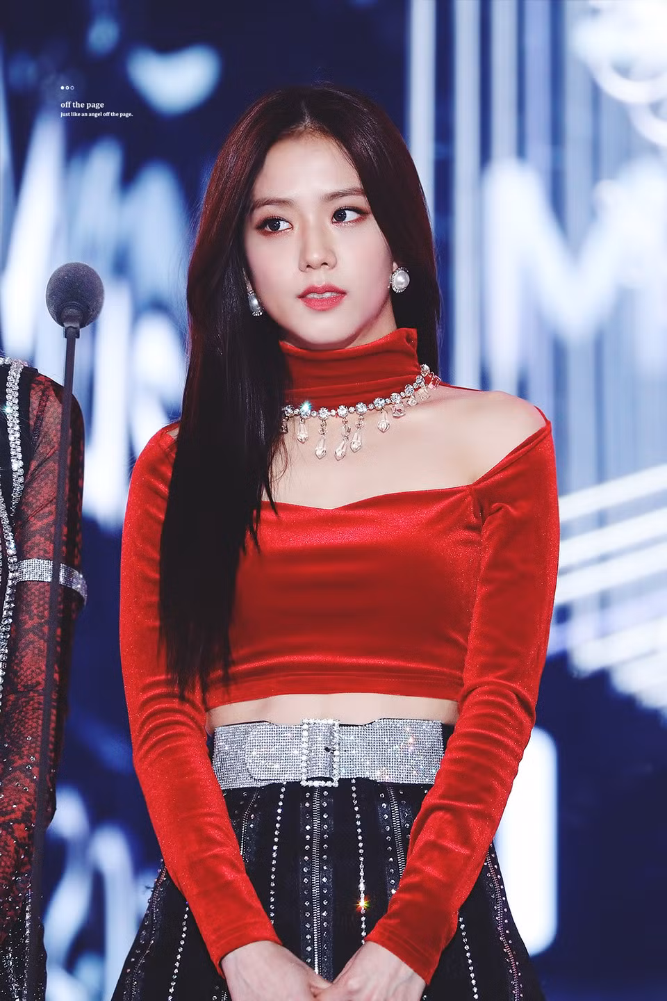 Hai thành viên của Black Pink là Jisoo và Jennie cùng nhận được 3 phiếu bầu. Jisoo là cô gái đảm nhận vai trò visual trong nhóm, tuy nhiên chưa được công ty chú trọng đầu tư. Cô thường có rất ít đoạn hát trong các ca khúc của nhóm. Tuy nhiên, với ngoại hình xinh đẹp, thần thái quyến rũ, mới đây Jisoo liên tục gây sốt trên mạng xã hội.