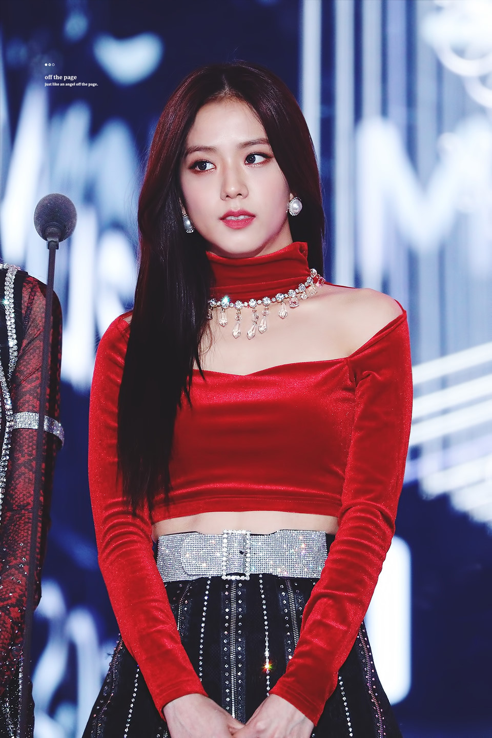 Hai thành viên của Black Pink là Jisoo và Jennie cùng nhận được 3 phiếu bầu. Jisoo là cô gái đảm nhận vai trò visual trong nhóm, tuy nhiên chưa được công ty chú trọng đầu tư. Cô thường có rất ít đoạn hát trong các ca khúc của nhóm. Tuy nhiên, với ngoại hình xinh đẹp, thần thái quyến rũ, mới đây Jisoo liên tục gây sốt trên mạng xã hội.