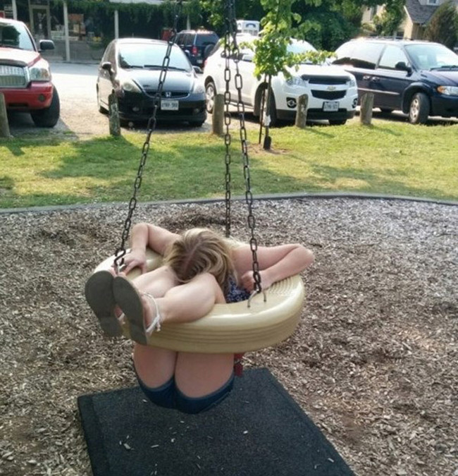 Không phải chỗ chơi của mình thì không nên nghịch dại nghe chưa.