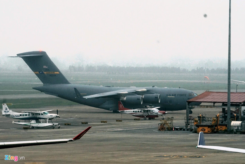 C-17, tên đầy đủ là C-17 Globemaster III, là dòng máy bay vận tải chủ lực của quân đội Mỹ. Được tập đoàn McDonnell Douglas, nay thuộc Boeing, chế tạo và bàn giao cho Không quân Mỹ vào đầu những năm 1990, C-17 nhanh chóng trở thành cầu hàng không chiến lược của lực lượng này.