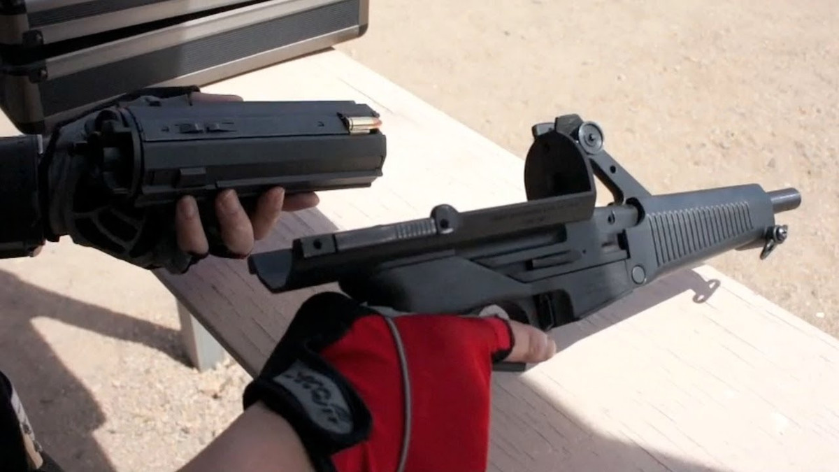 Súng có tốc độ bắn khá cao, lên tới 750 viên mỗi phút. Tuy nhiên sơ tốc đầu nòng của khẩu súng này khá thấp, chỉ khoảng 390m/giây.