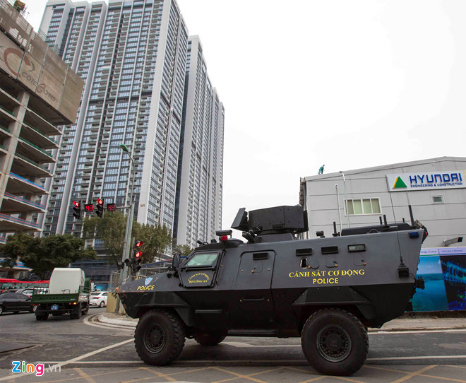 Xe boc thep Han Quoc bao ve thuong dinh My - Trieu o Ha Noi-Hinh-2