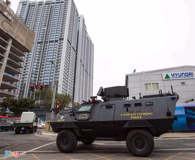Xe boc thep Han Quoc bao ve thuong dinh My - Trieu o Ha Noi-Hinh-2