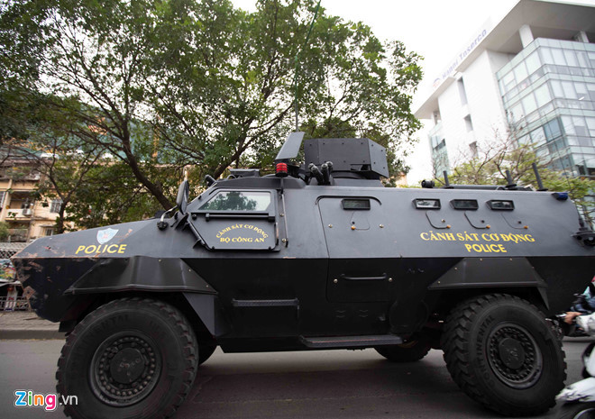 Xe boc thep Han Quoc bao ve thuong dinh My - Trieu o Ha Noi