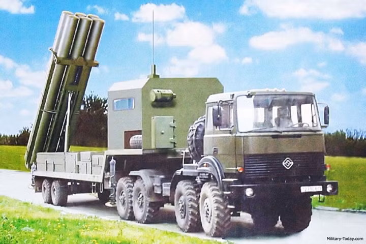 Hệ thống tên lửa Club-M được trang bị các đài radar chủ động - bị động để bám bắt mục tiêu, chỉ thị mục tiêu cho tên lửa.