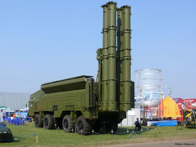 Một hệ thống Club-M bao gồm: 1 xe bệ phóng (SPU); xe vận tải tiếp đạn (TZM); các tên lửa hành trình 3M54E, 3M54E1 và 3M14 chứa trong các ống phóng (TPK); xe bảo đảm kỹ thuật; 1 xe thông tin và điều khiển.