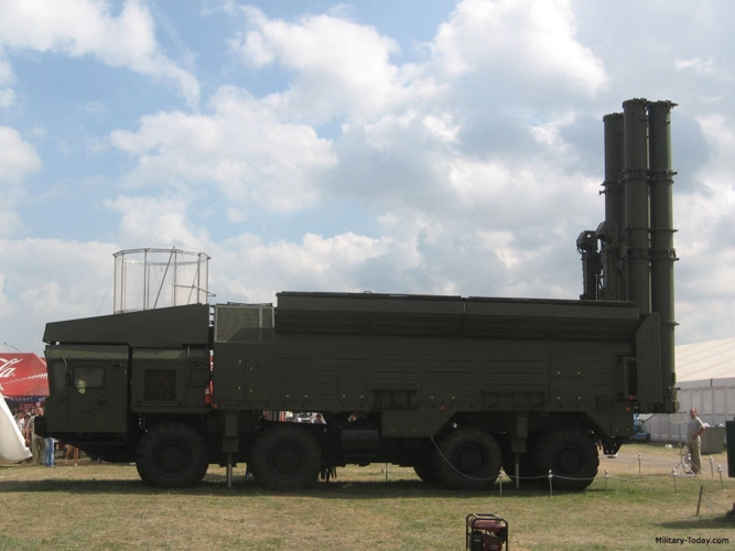 Tên lửa của hệ thống Club-M có khả năng vượt qua các khu vực trong tầm kiểm soát của của hệ thống phòng không hiện đại của đối phương bằng những quỹ đạo bay phức tạp.