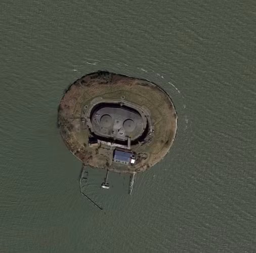 Một ụ súng nhỏ làm nhiệm vụ "gác" lối vào thủ đô Amsterdam chằng chịt kênh rạch của Hà Lan.