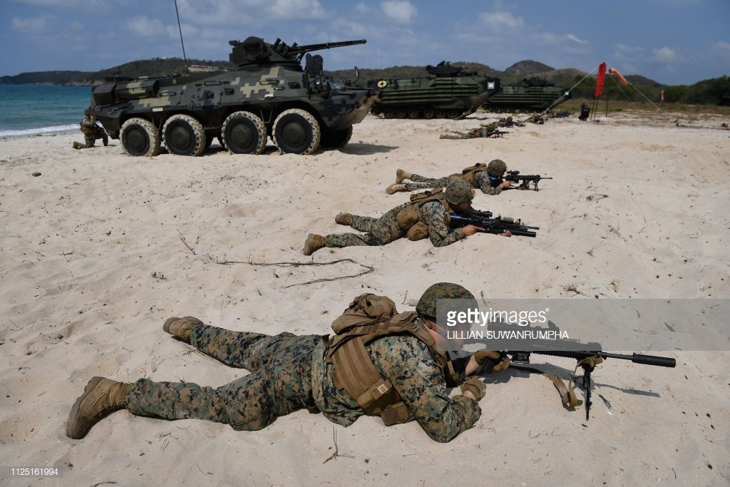 Hỗ trợ cho xe thiết giáp AAV-P7/A1 của Mỹ đổ bộ còn có xe bọc thép BTR-3E1 của Thủy quân Lục chiến Thái Lan với pháo tự động 30mm mạnh mẽ. Nguồn ảnh: Lillian Suwanrumpha/Getty.