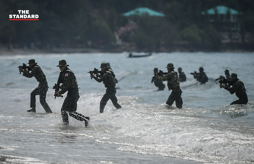 Trong ảnh là một đơn vị Thủy quân Lục chiến Thái Lan đổ bộ lên Hat Yao bằng xuồng cao tốc, sau đó tiếp cận và đánh chiếm các mục tiêu giả định. Nguồn ảnh: The Standard.