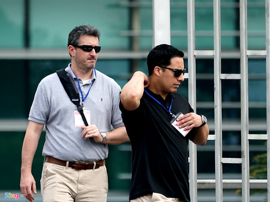 Chiều 19/2, một đoàn của Nhà Trắng cũng đã tới gặp cảng vụ ở sân bay Nội Bài để bàn về phương án cho các tàu bay trong đoàn Tổng thống Trump vào cuối tuần này.