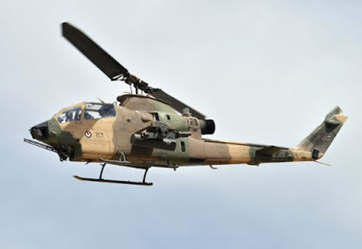 Với 2 động cơ General Electric T700-GE-401 công suất tổng cộng 2.410 kW giúp máy bay có thể leo cao với tốc độ 8,2 m/s, tốc độ tối đa đạt 388km/h, tầm hoạt động 648 km và trần bay 3.720 m. Đây là những thông số rất ấn tượng.