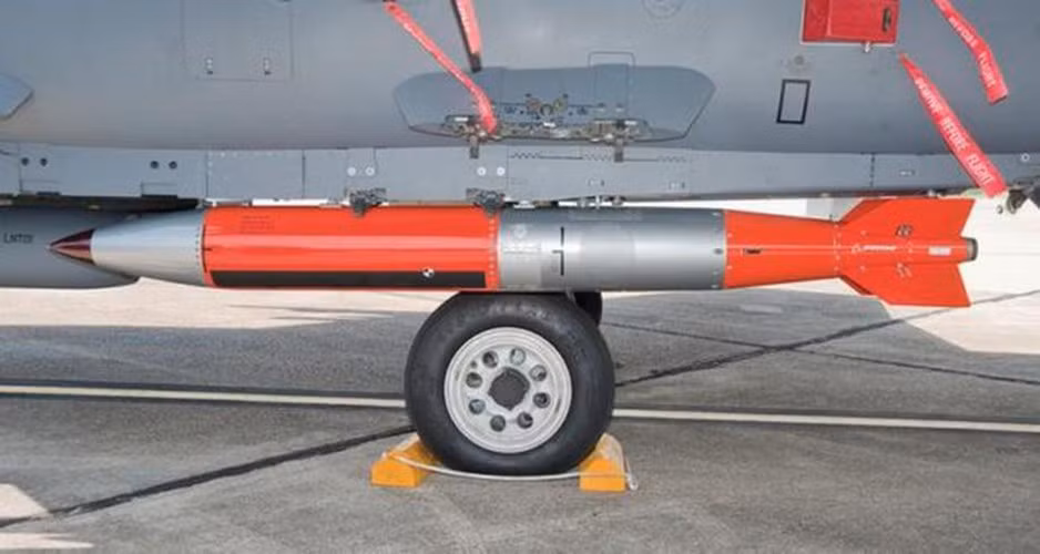 B61-12 hiện là loại bom hạt nhân tiêu chuẩn trang bị trên các loại máy bay của quân đội Mỹ.