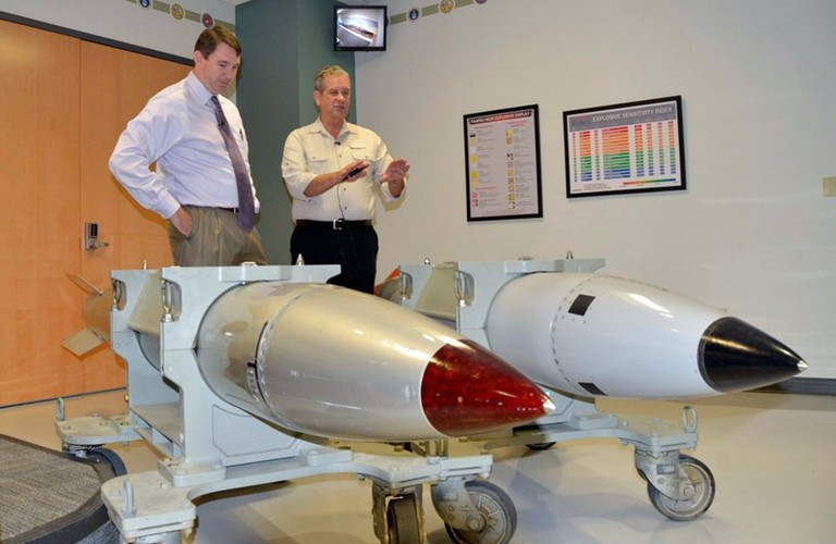 Đây là một con số cực kỳ ấn tượng. Với độ chính xác này không cần thiết phải trang bị đương lượng nổ lớn cho loại bom này vẫn có thể đạt được hiệu suất diệt mục tiêu tối đa.