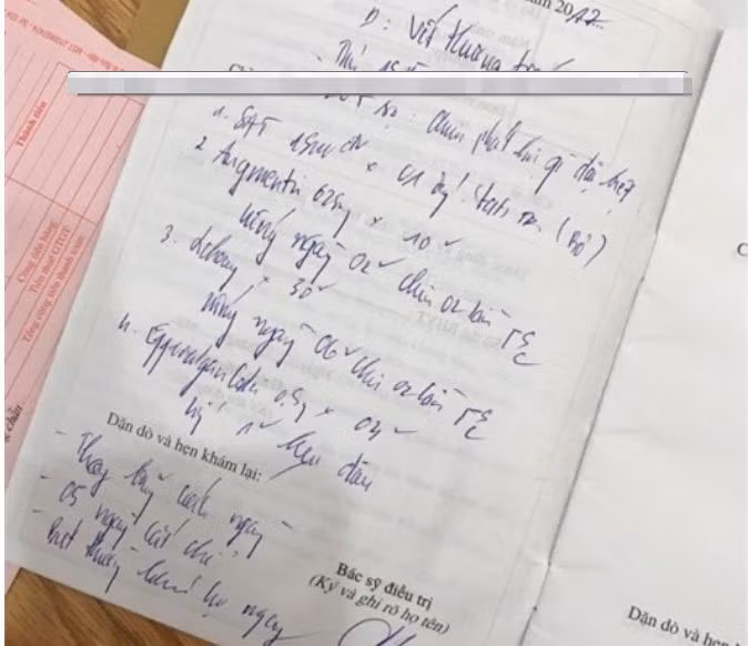 Và rồi kết quả là tôi bị đánh phải đi cấp cứu như tình trạng mình đăng trên facebook. Đây không phải lần đầu tiên anh ta đánh con, trước kia lúc bé B. mới 6 tháng, anh ta còn đấm con thâm tím cả bên má chỉ vì đêm con dậy khóc".