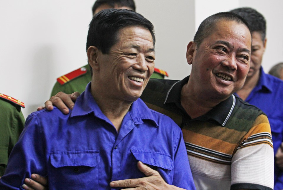 Sự việc trùm giang hồ bảo kê chợ Long Biên Hưng "kính" đột ngột qua đời đã gây xôn xao dư luận.