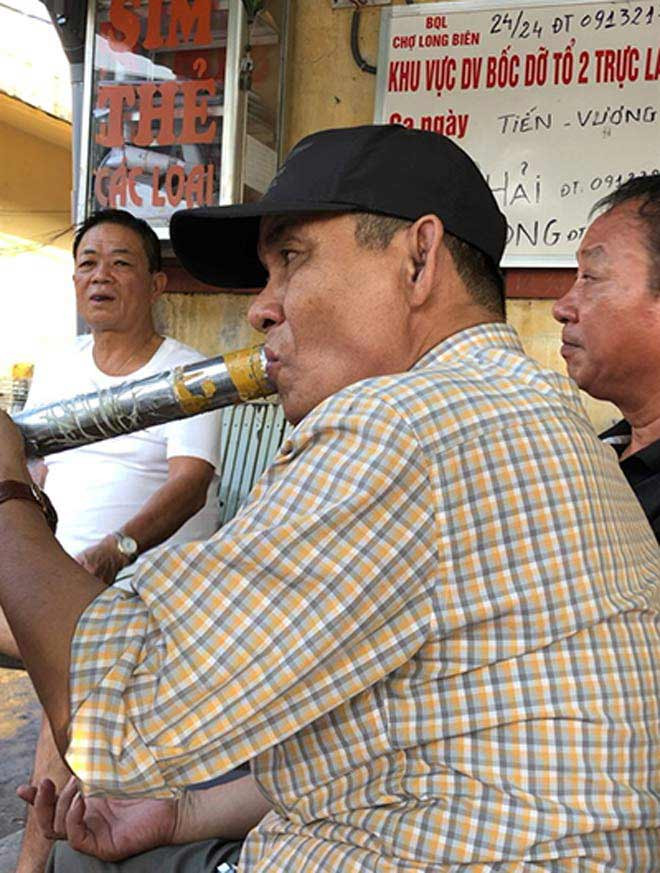 Qúa uất ức về việc làm của Hưng "kính", một tiểu thương tên N. đâm đơn tố cáo Hưng. Nắm bắt được thông tin, Hưng "kính" đã ép chị N. rút đơn không nhưng không được, Hưng "kính" điên cuồng cản trở việc kinh doanh của chị bằng cách nhờ “anh em xã hội” vào cuộc. Người quen, tay chân xã hội của Hưng "kính" liên tục có hành động uy hiếp, dọa nạt, thậm chí ép tiểu thương này đi xin lỗi Hưng "kính".