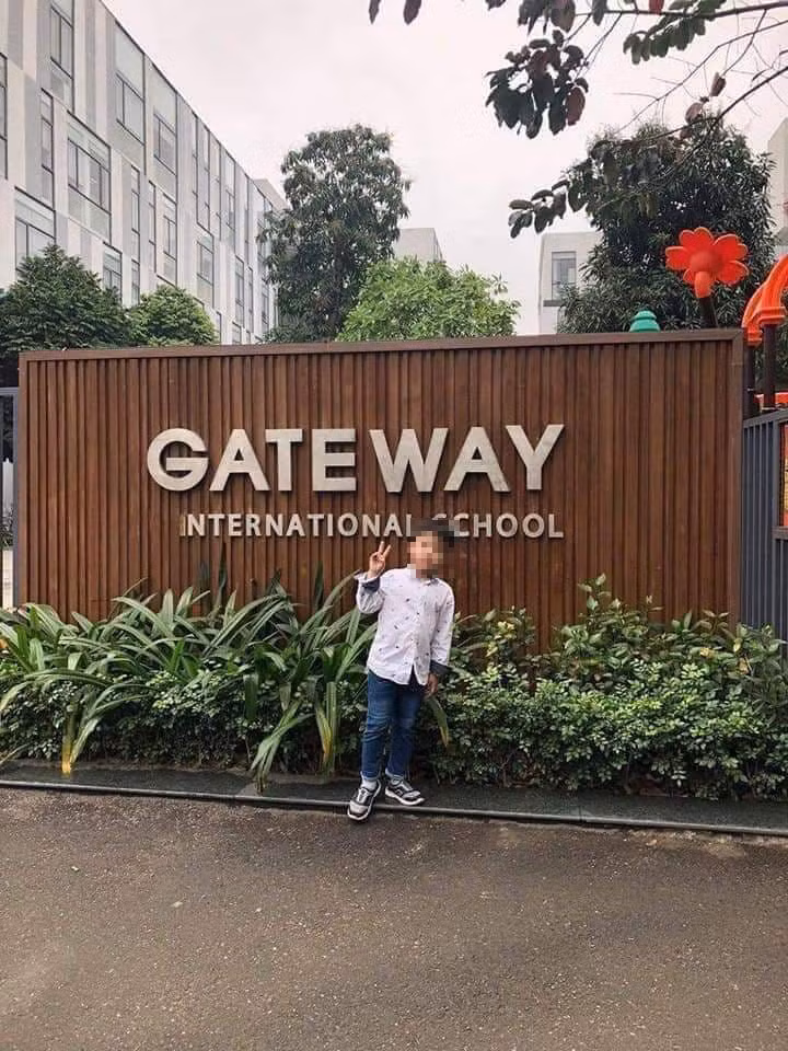 Hoc sinh bi bo quen tren xe truong Gateway tu vong: He lo ve chiec ao trong balo-Hinh-2