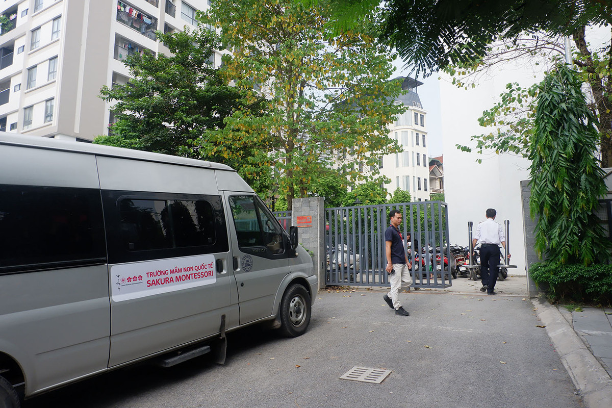 Theo kết quả này, phần đầu trẹo phải của nạn nhân có tụ máu dưới da, kích thước 3x2 cm tương đương với vết bầm tụ máu bên ngoài bị tổn thương. Vùng liên mông không có dấu vết tổn thương