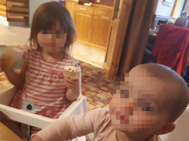 Truoc khi giet con, nguoi me chup anh khoa than, vui ve voi ban tinh